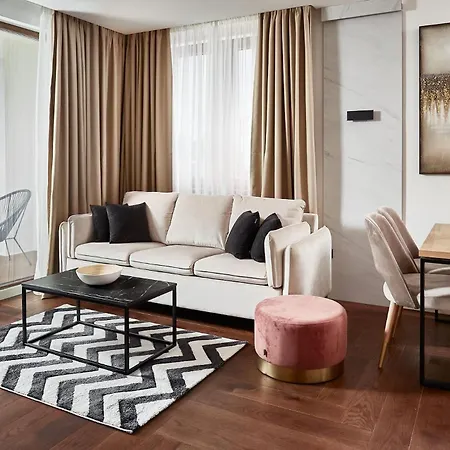 21st Century - Luxury With View And Garage *