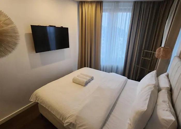 21st Century - Luxury With View And Garage *